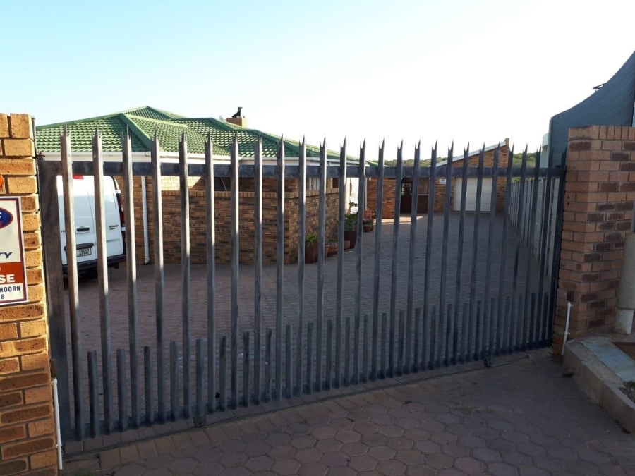 4 Bedroom Property for Sale in Menkenkop Western Cape